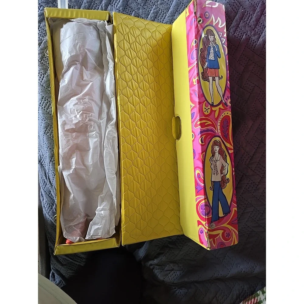 Vintage Crissy Doll LOT 1 Doll, A Box, Fashion Tote Some CLOTHES Case Needs TLC